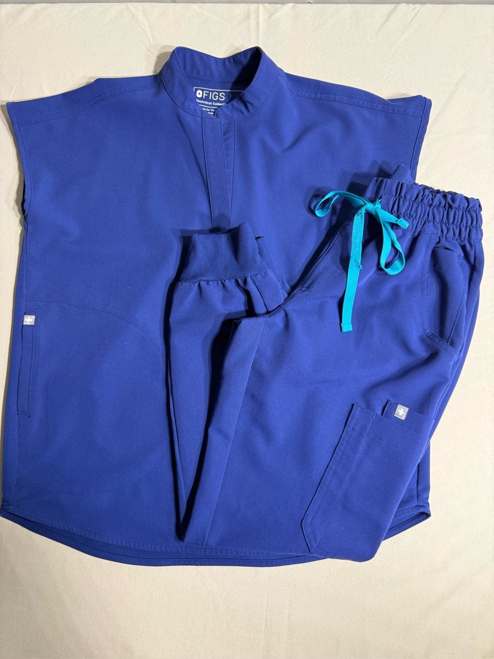 FIGS Sapphire Set XXS Rafaela Oversized Scrub Top + Uman Joggers XXS Petite